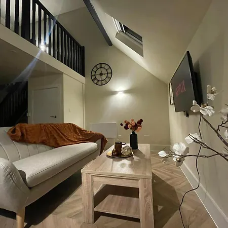 Chic On The Headrow Apartment