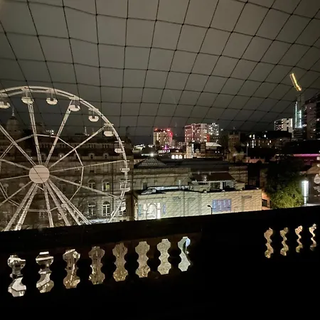 Chic On The Headrow *